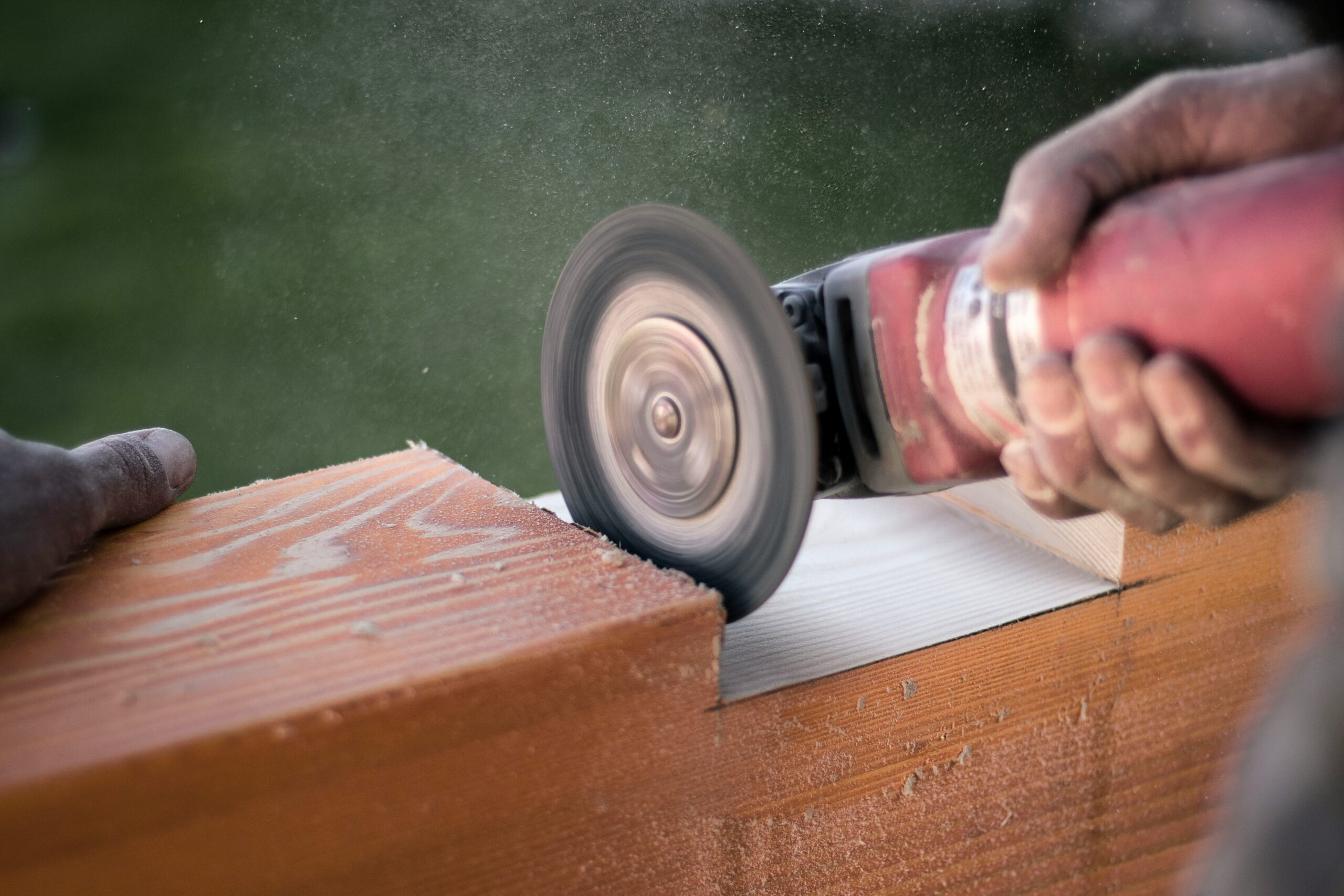 GIF demonstrating smooth gliding of spinner wheels on a hardshell suitcase