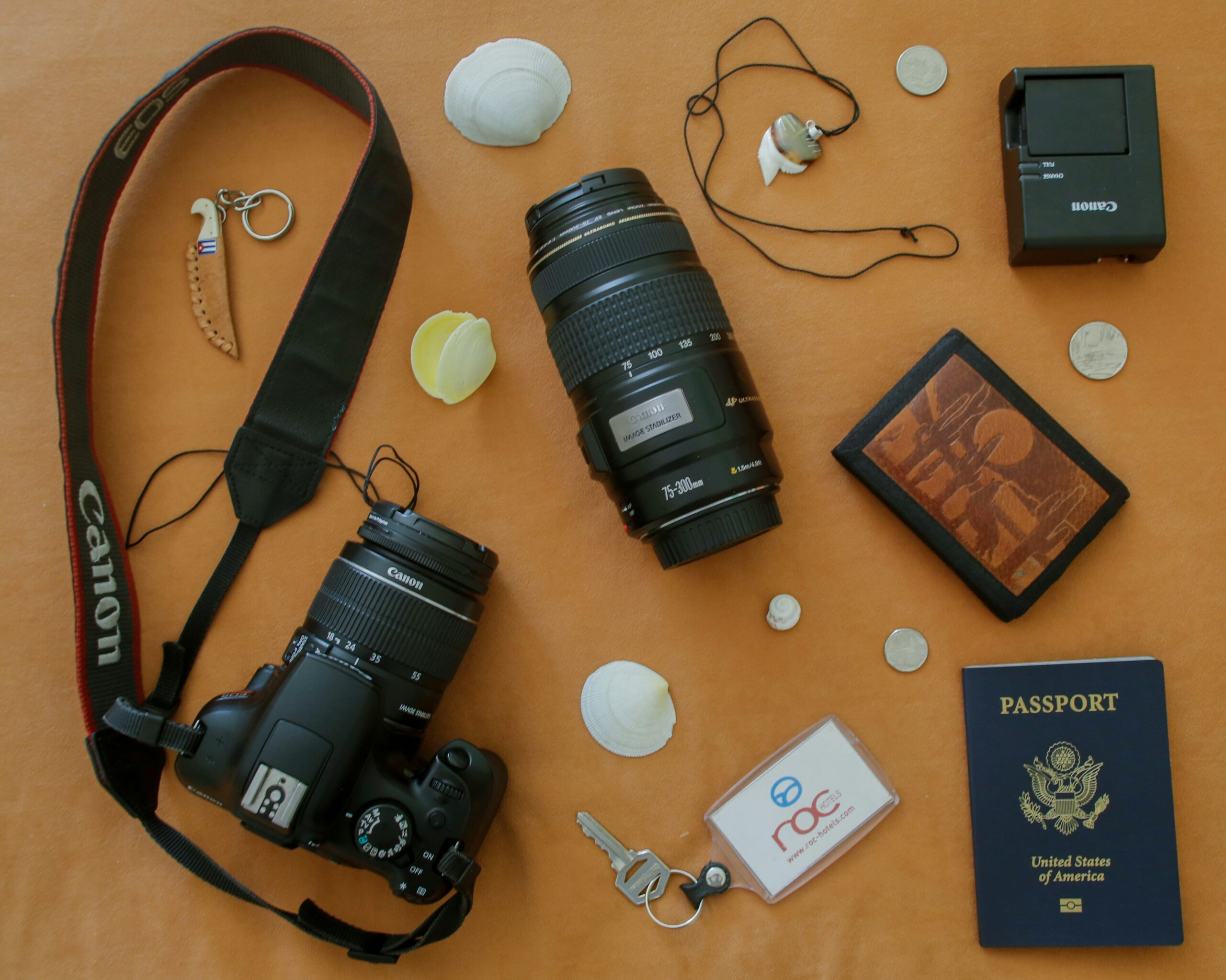 An infographic showing features of durable hardshell suitcases