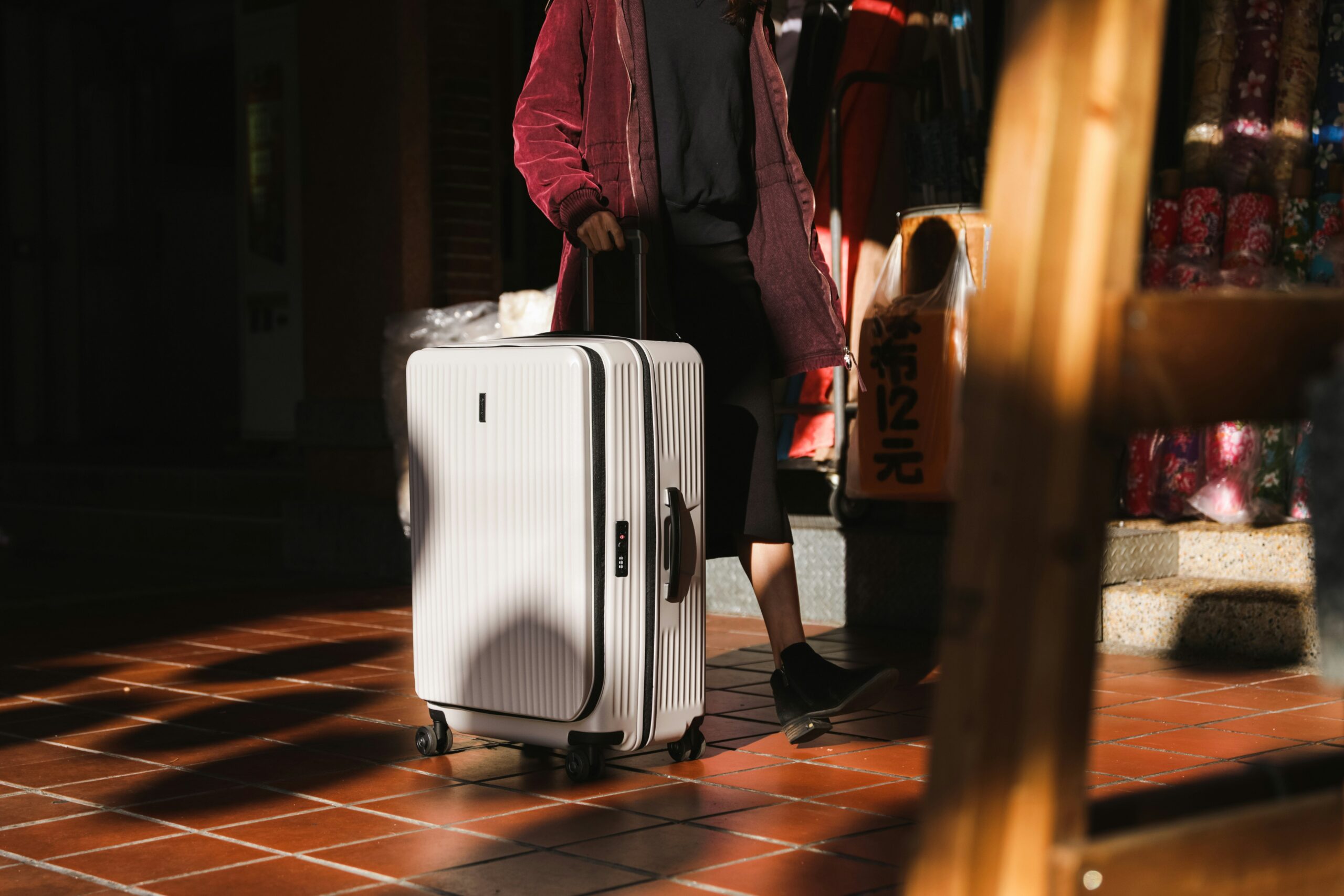 Infographic showing steps to clean and maintain a hardshell suitcase effectively.