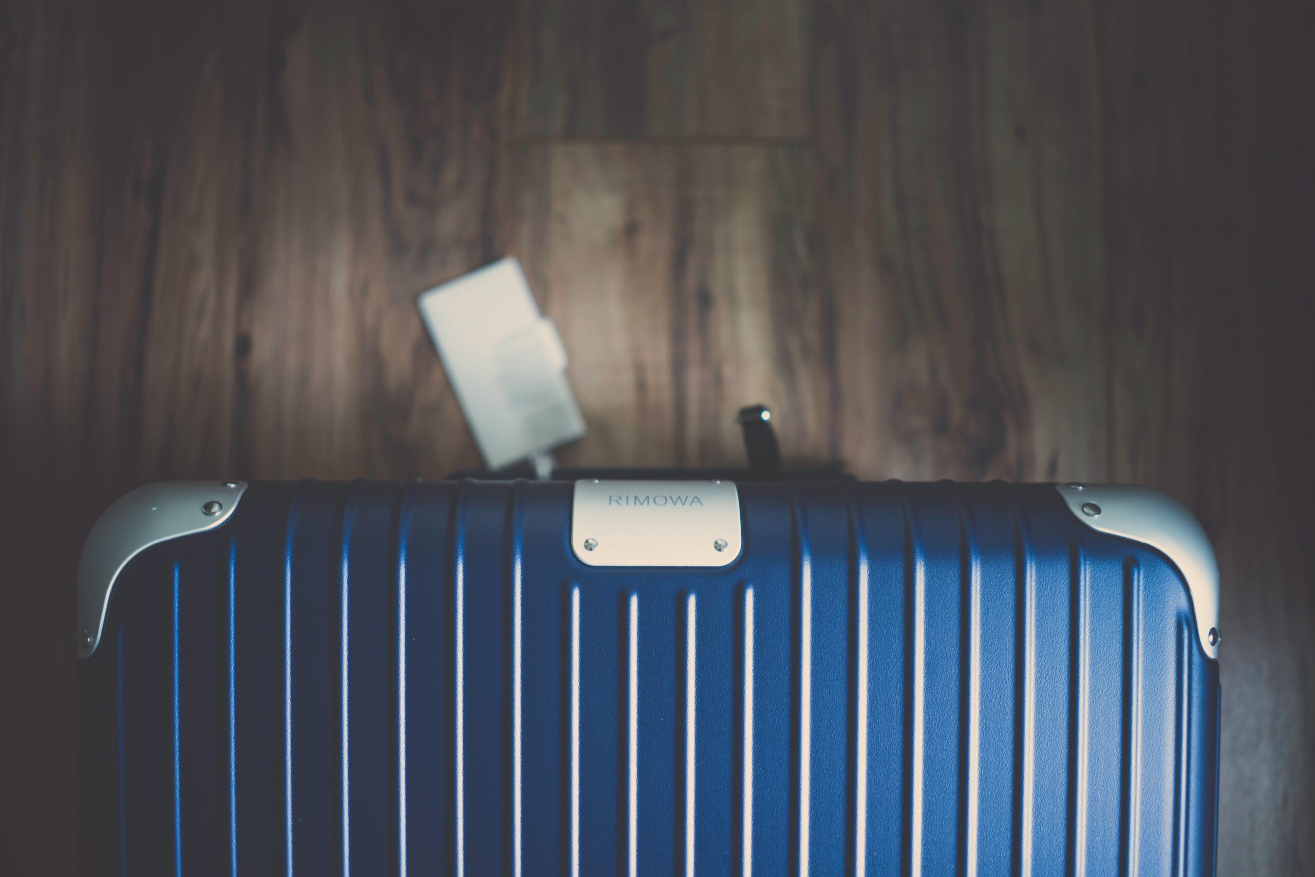 Jetsetter-Friendly Features: How to Choose the Perfect Hardshell Suitcase for Your Adventures