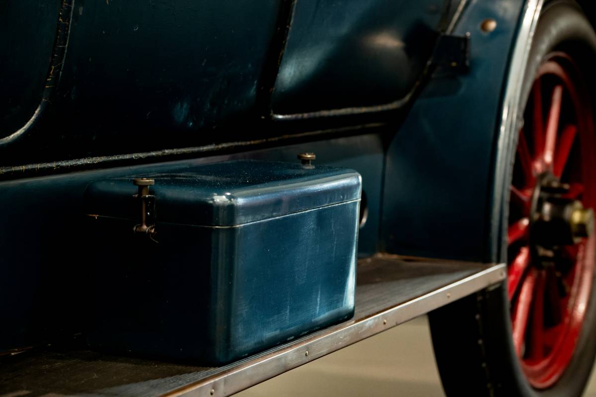 Why a Tough Suitcase Design is Your Next Travel Game-Changer